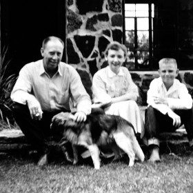 photo of a young Fess Parker seated on the front stoop with his family