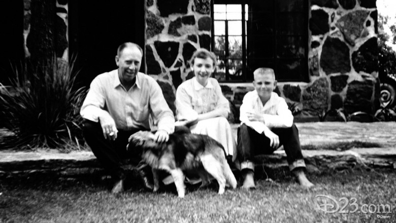 photo of a young Fess Parker seated on the front stoop with his family