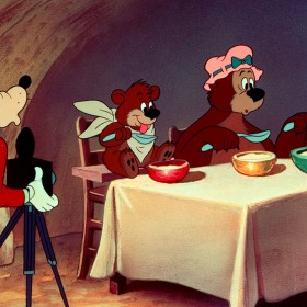 Goofy measuring a bear in Disney film "Hold that Pose"