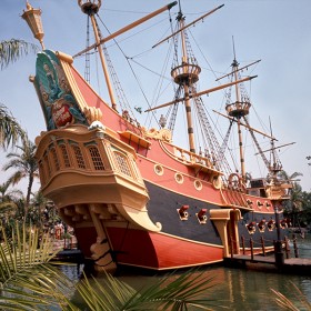 photo of Chicken of the Sea Pirate Ship Restaurant docked at Disneyland