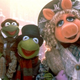 Kermit the Frog and Miss Piggy in Muppets Christmas Carol
