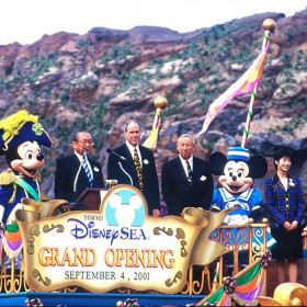 photo of Toshio Kagami, Michael Eisner, Roy E. Disney, and Tokyo Disney Ambassador Satoko Shiyanagi