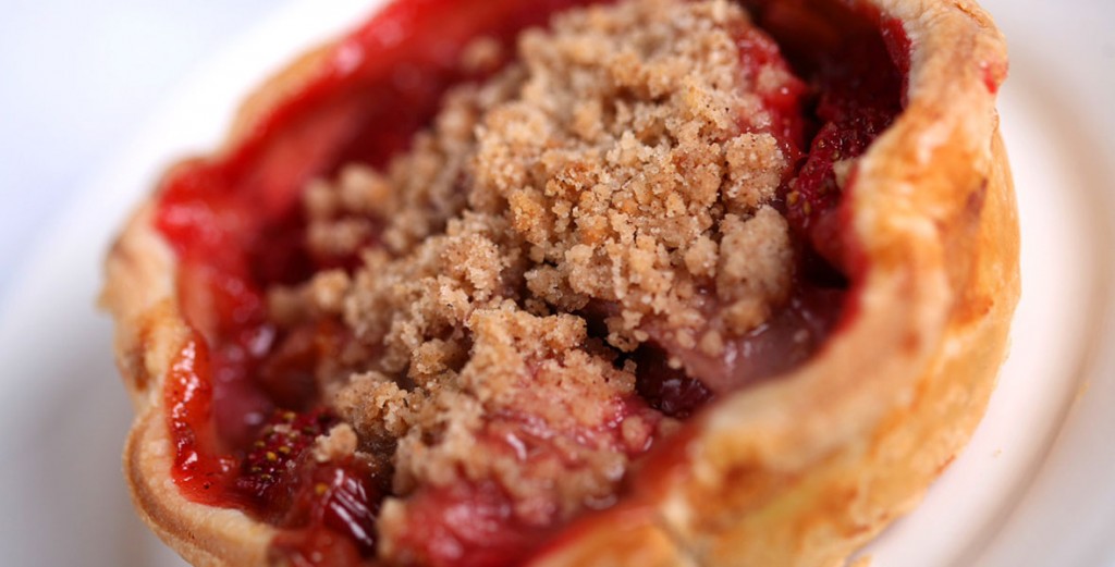 Flo’s V-8 Café Strawberry-Rhubarb Pie