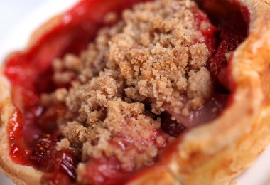 Flo's V-8 Café Strawberry-Rhubarb Pie