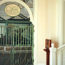 photo of front entrance of Ariel’s Seafood