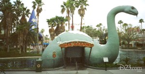 photo of huge dinosaur-shaped ice cream shop, Dinosaur Gertie’s Ice Cream of Extinction Shop