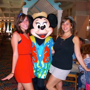 photo of Jaimie and Katie Gensamer posing with Minnie Mouse