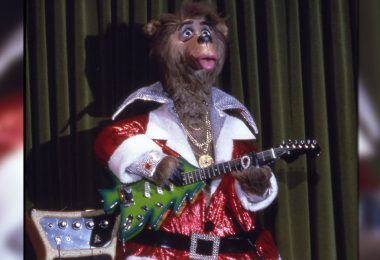 The Country Bear Christmas Special Featuring Liver Lips and his Christmas Tree Guitar