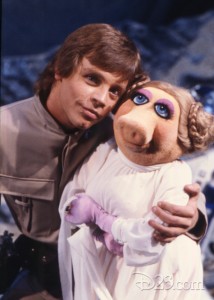 Luke Skywalker and Miss Piggy on the set of the Muppets in 1980