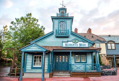 photo of exterior of Memento Mori shop at Walt Disney World