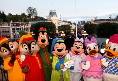 group photo of characters in costume including Disney's Chip, Dale, Goofy, Mickey, Minnie, Daisy, Donald, Pluto all in a line at Disneyland