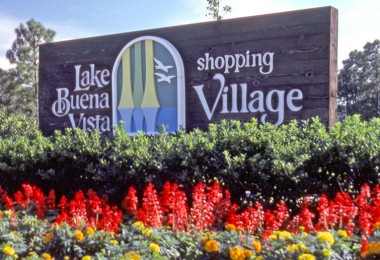 photo of large entrance sign for Lake Buena Vista Shopping Village