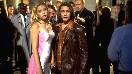 Will Friedle and Elisabeth Harnois dancing in My Date with the President's Daughter