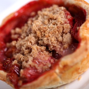 Flo's V-8 Café Strawberry-Rhubarb Pie
