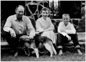 photo of a young Fess Parker seated on the front stoop with his family