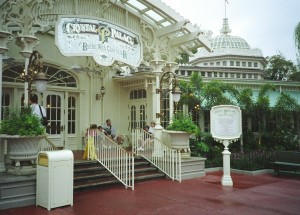 photo of entrance to Crystal Palace Restaurant