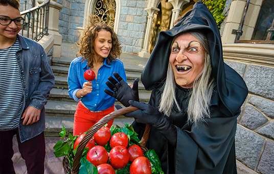 halloween-at-disneyland-paris-resort-feat-2.png