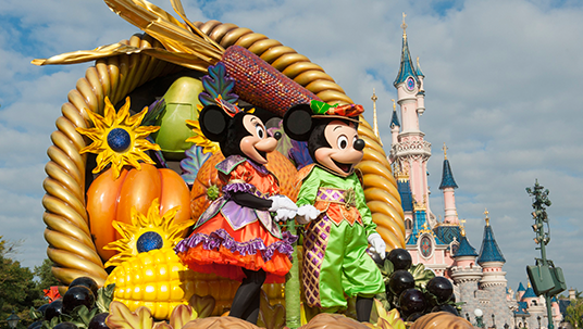 Mickey and Minnie pay homage to the Harvest season from their huge horn of plenty, filled with autumn leaves, fruits, and pumpkins