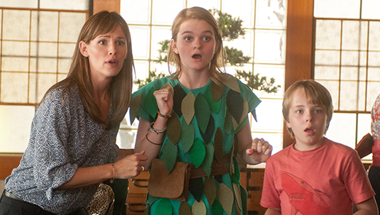 still frame from Alexander and the Terrible, Horrible, No Good, Very Bad Day showing Jennifer Garner and fellow cast members Kerris Dorsey and Ed Oxenbould
