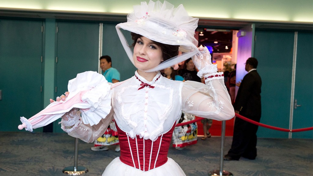 Mary Poppins Fan in Costume
