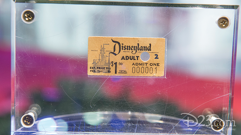 Disneyland-Exhibit-2015-D23-EXPO_feat-3