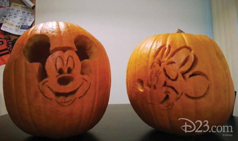 102615_fan-pumpkin-carvings-3