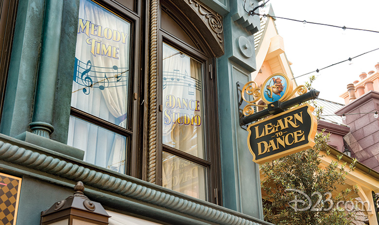 Shanghai Disneyland Learn to Dance sign