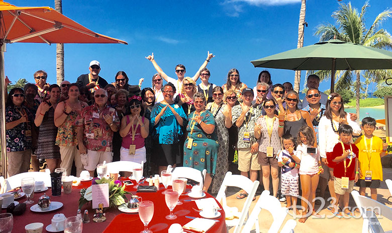 D23 Member group shot at Aloha Aulani event