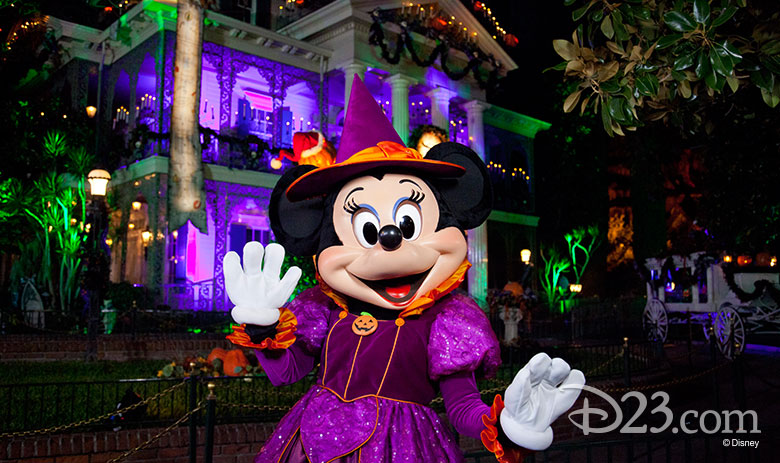 Halloween Minnie Mouse in front of the Haunted Mansion