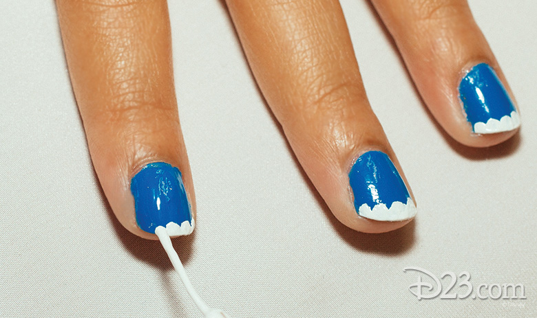 nail color for blue dress