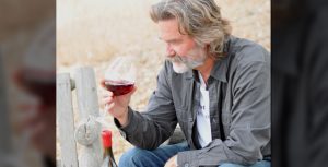 Kurt Russell with his Gogi wine