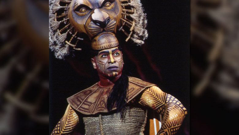 Alton Fitzgerald White as Mufasa in The Lion King