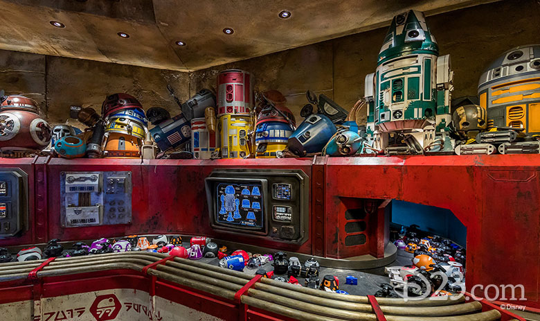 Ferry Droid Accessory Set Arrives at Droid Depot in Star Wars: Galaxy's  Edge - Jedi News