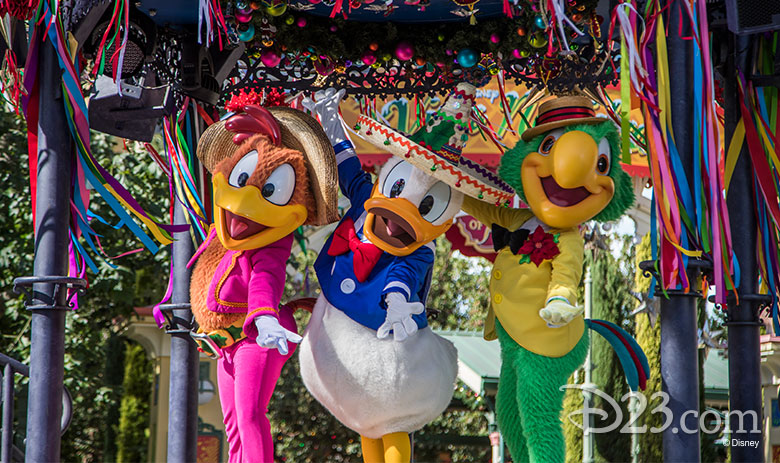 PHOTOS: NEW Character Flannel Shirts Featuring Mickey, Minnie, Goofy, and  Pluto Arrive at the Disneyland Resort - Disneyland News Today