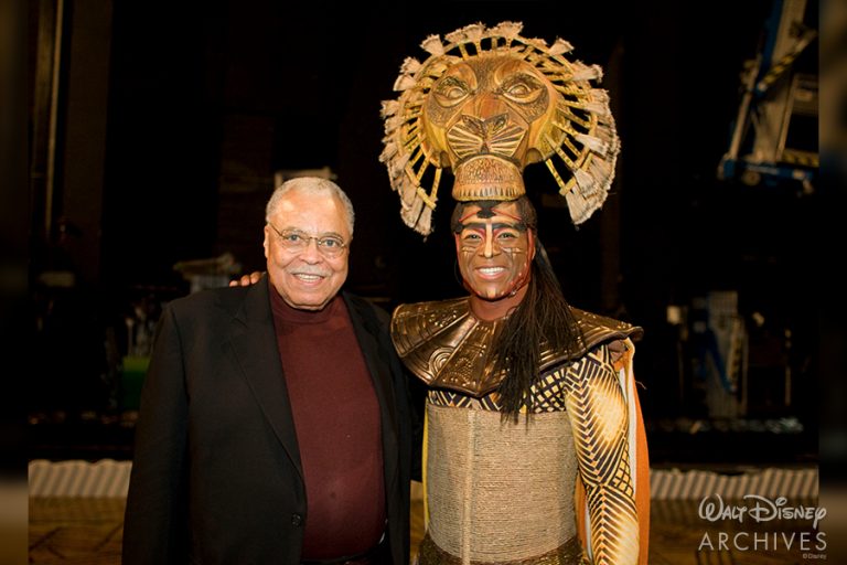 900w600h_03_James Earl Jones and Shaun Escoffery (Mufasa) from the