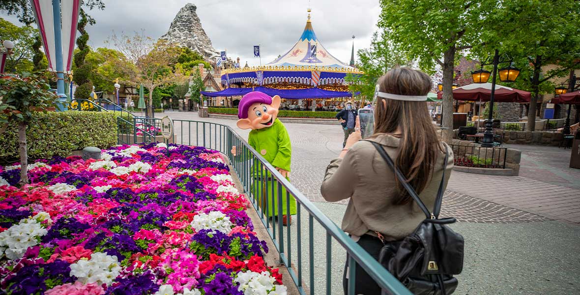  Coffee Mug - Mornings Dopey, Disneyland Paris : Home & Kitchen