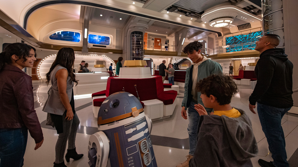 5 Reasons to Visit Star Wars: Galaxy's Edge at Night