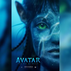 The official teaser poster for 20th Century Studios’ Avatar: The Way of Water, with a close-up image of a Na’vi set against a watery blue background.