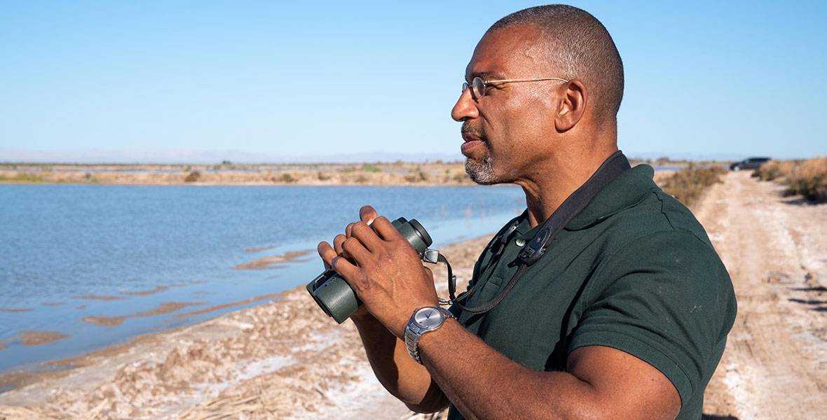 National Geographic’s Extraordinary Birder finds Christian Cooper doing whatever it takes to learn about the wild, wonderful, and unpredictable world of birds.