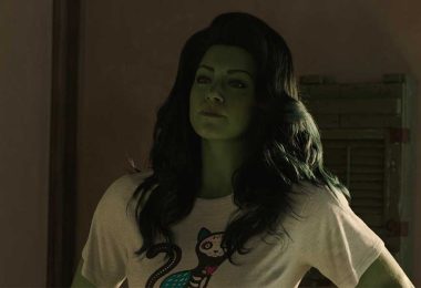 Actress Tatiana Maslany with CGI green skin and hair and wearing a graphic T-shirt.