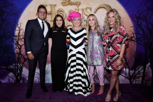 NEW YORK, NEW YORK - SEPTEMBER 27: (L-R) The Walt Disney Studios President of Marketing Asad Ayaz, Kathy Najimy, Bette Midler, Sarah Jessica Parker, and Anne Fletcher attend the Hocus Pocus 2 World Premiere at AMC Lincoln Square on September 27, 2022 in New York City. (Photo by Jamie McCarthy/Getty Images for Disney)