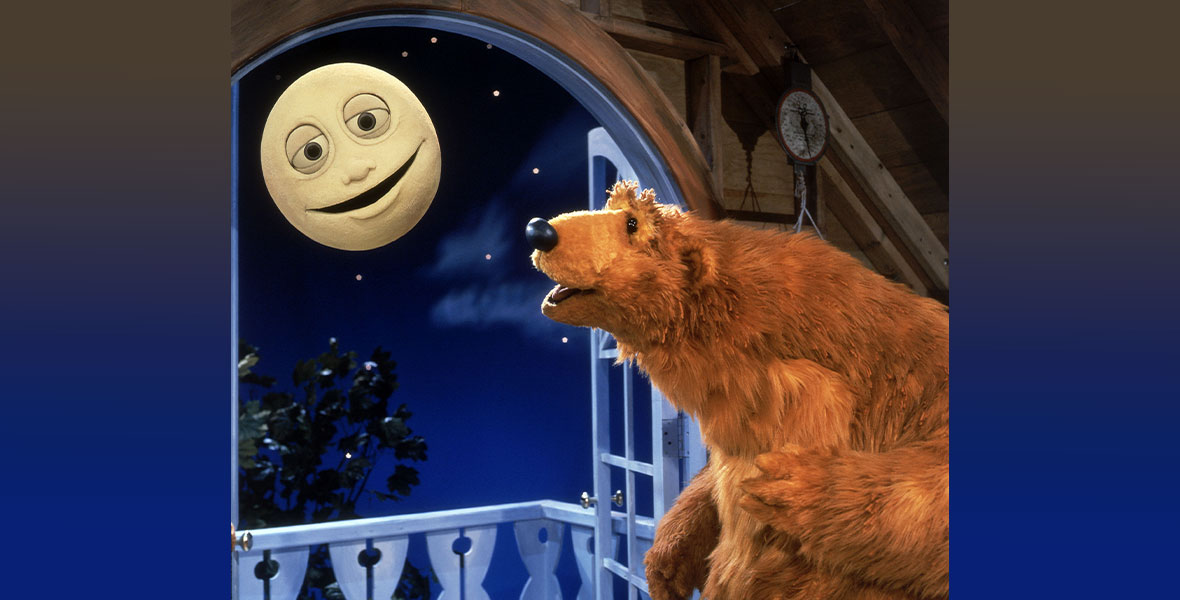 Bear sings inside his attic, where the door is open to the night sky. Luna, the moon, sings along with Bear from the sky.