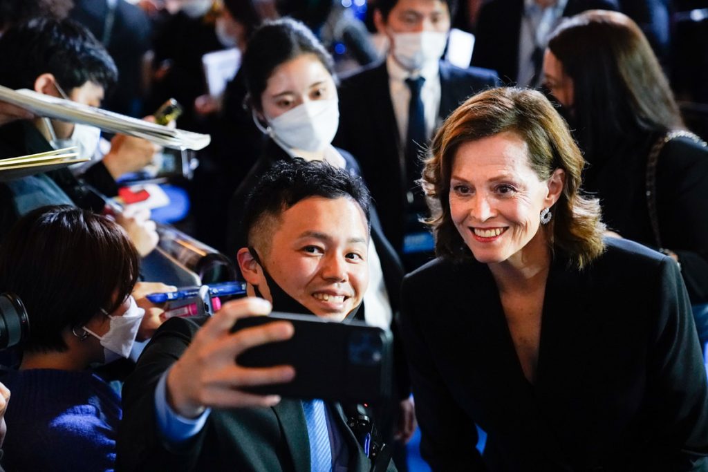 TOKYO, JAPAN - DECEMBER 10: Sigourney Weaver takes a selfie with a fan during the "Avatar: The Way of Water" Japan Premiere at TOHO Cinemas Hibiya on December 10, 2022 in Tokyo, Japan. (Photo by Christopher Jue/Getty Images for Disney)