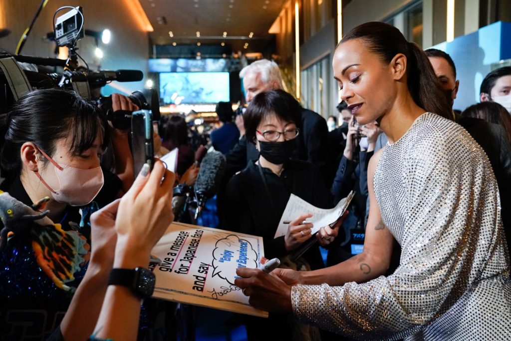 TOKYO, JAPAN - DECEMBER 10: Zoe Saldana greets fans during the "Avatar: The Way of Water" Japan Premiere at TOHO Cinemas Hibiya on December 10, 2022 in Tokyo, Japan. (Photo by Christopher Jue/Getty Images for Disney)