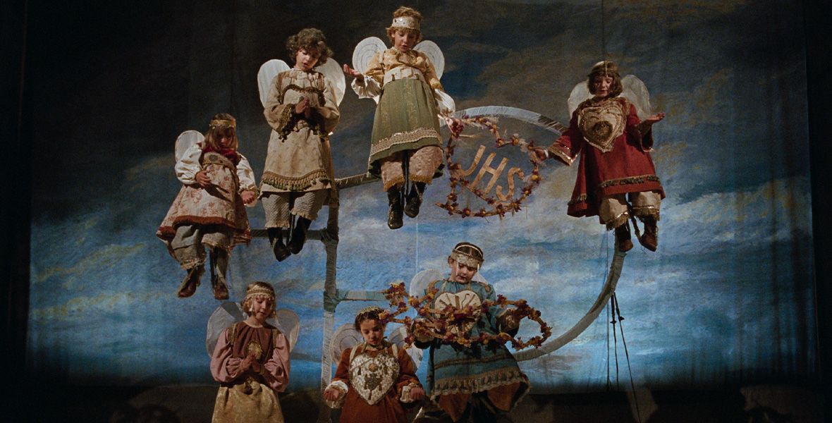 In a scene from Le Pupille, seven children are dressed as angels.