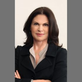 Headshot of Colleen Atwood.