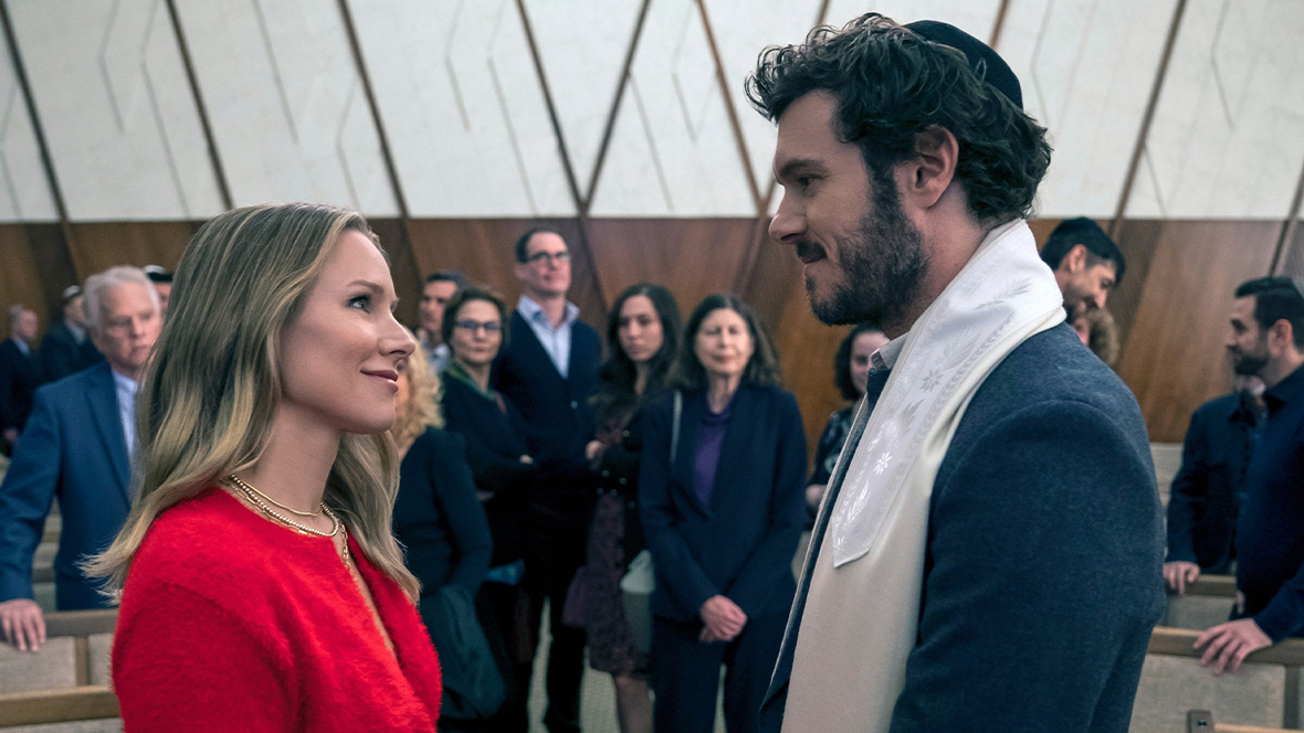 Joanne (Disney Legend Kristen Bell) and Noah Roklov (Adam Brody) in Nobody Wants This