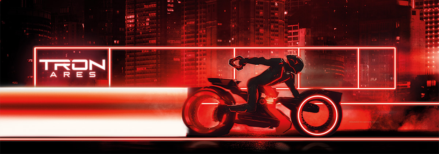 148629_VerD_TRON INTL BUS WRAP_LIGHTCICLE_RIDER 1