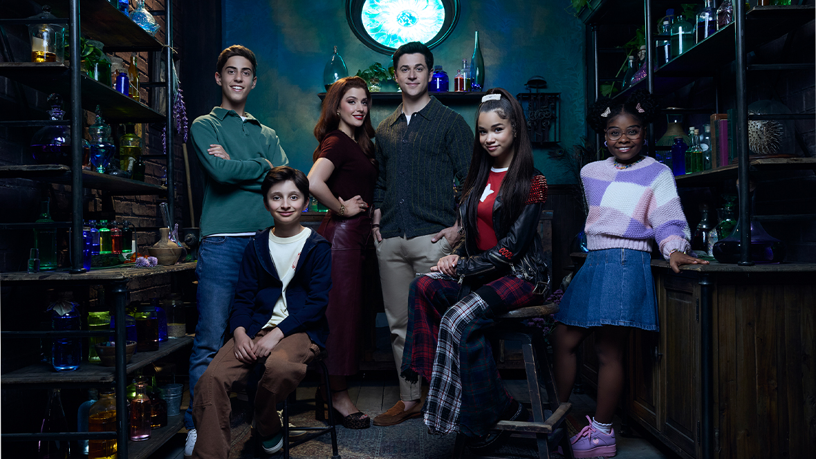 A promotional image for Disney&rsquo;s Wizards Beyond Waverly Place, featuring (from left to right) costars Alkaio Thiele, Max Matenko, Mimi Gianopulos, David Henrie, Janice LeAnn Brown, and Taylor Cora.
